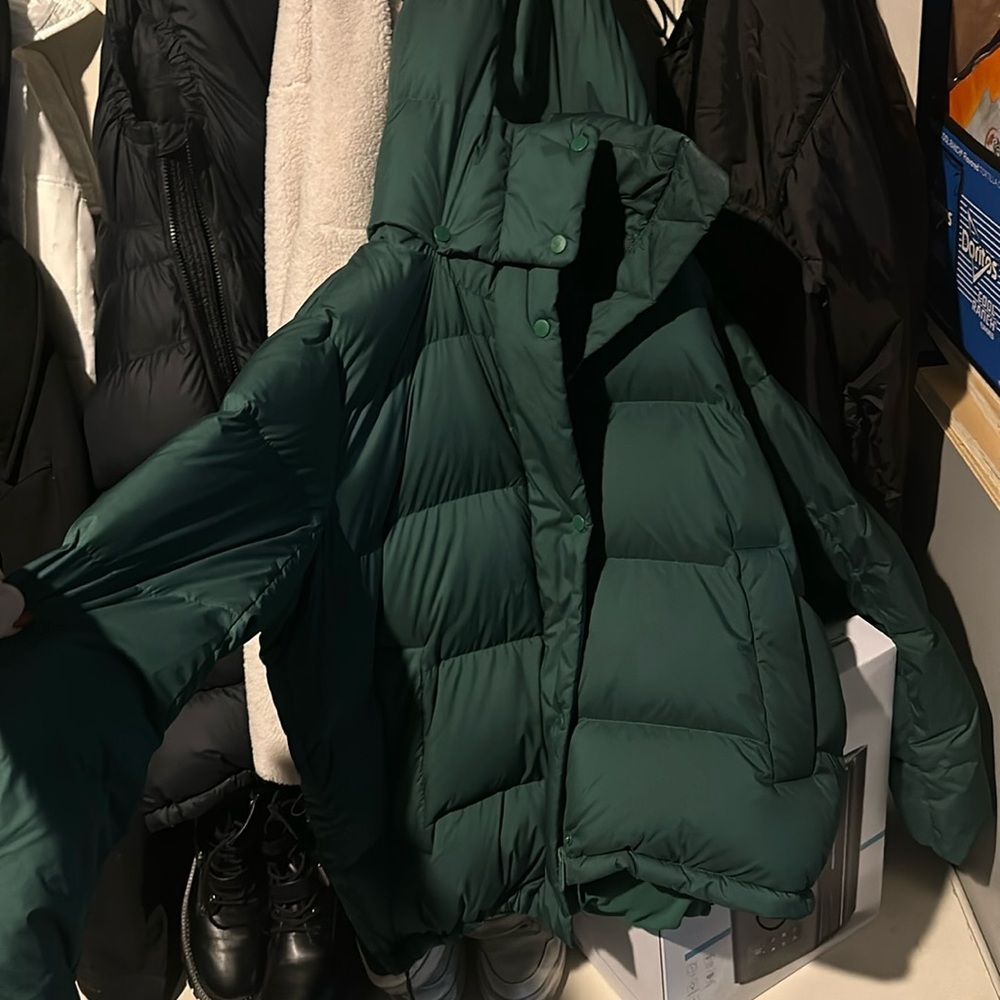 Womens lululemon green puffer jacket size 8